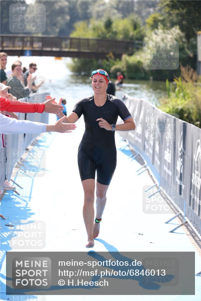 25.08.2024 - Elbe Triathlon Hamburg H.Heesch http://msf.ph/oto/6846013 25.08.2024 14:44:54 Schwimmen  meine-sportfotos.de