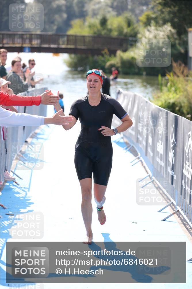 25.08.2024 - Elbe Triathlon Hamburg H.Heesch http://msf.ph/oto/6846021 25.08.2024 14:44:55 Schwimmen  meine-sportfotos.de