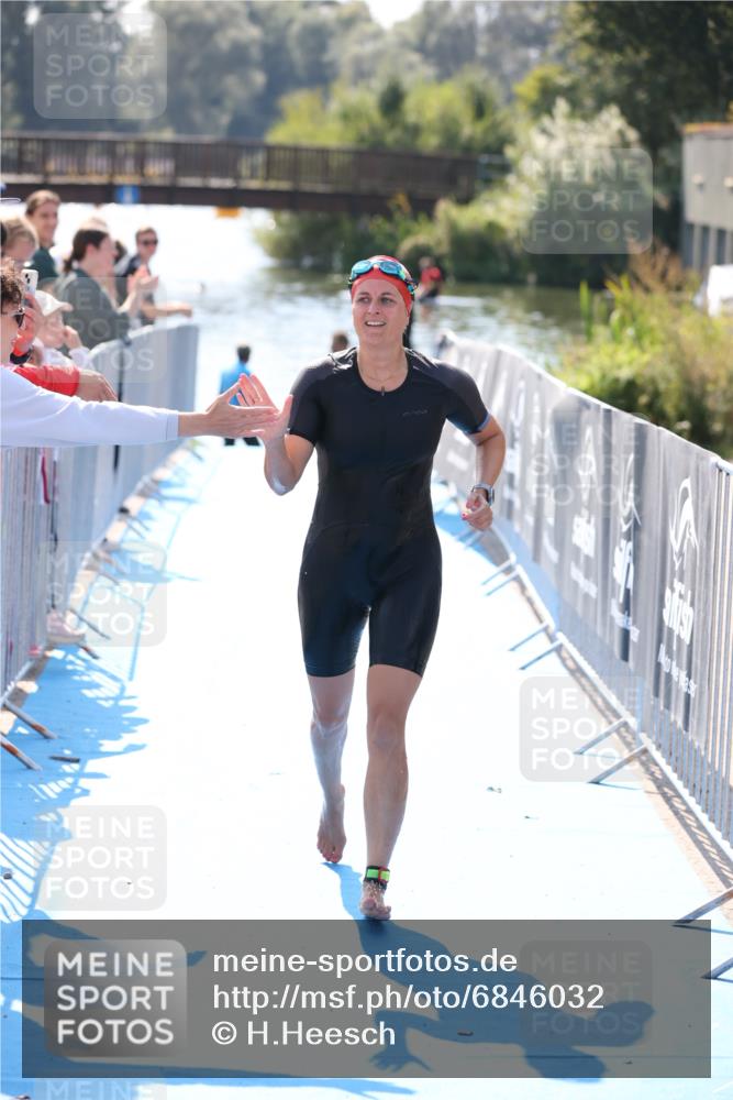 25.08.2024 - Elbe Triathlon Hamburg H.Heesch http://msf.ph/oto/6846032 25.08.2024 14:44:55 Schwimmen  meine-sportfotos.de
