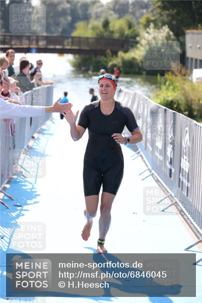 25.08.2024 - Elbe Triathlon Hamburg H.Heesch http://msf.ph/oto/6846045 25.08.2024 14:44:55 Schwimmen  meine-sportfotos.de