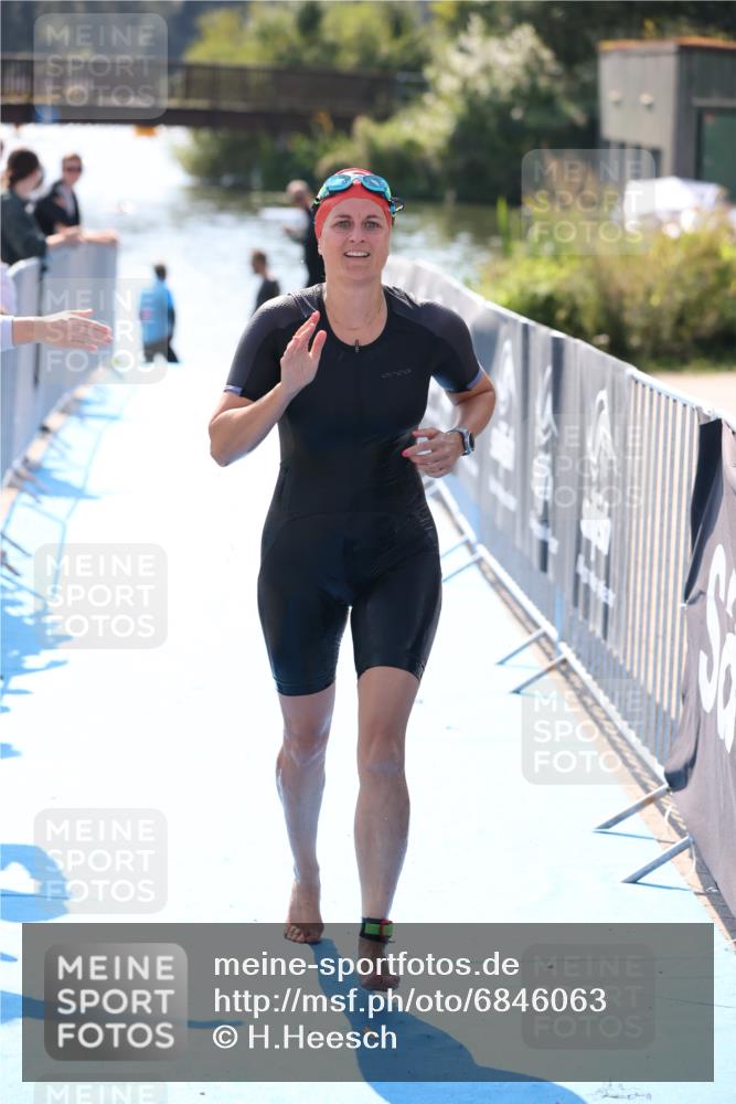 25.08.2024 - Elbe Triathlon Hamburg H.Heesch http://msf.ph/oto/6846063 25.08.2024 14:44:55 Schwimmen  meine-sportfotos.de