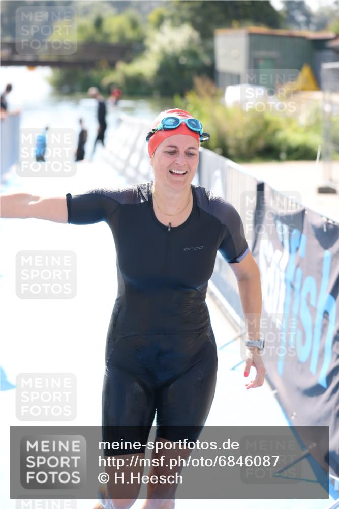25.08.2024 - Elbe Triathlon Hamburg H.Heesch http://msf.ph/oto/6846087 25.08.2024 14:44:56 Schwimmen  meine-sportfotos.de