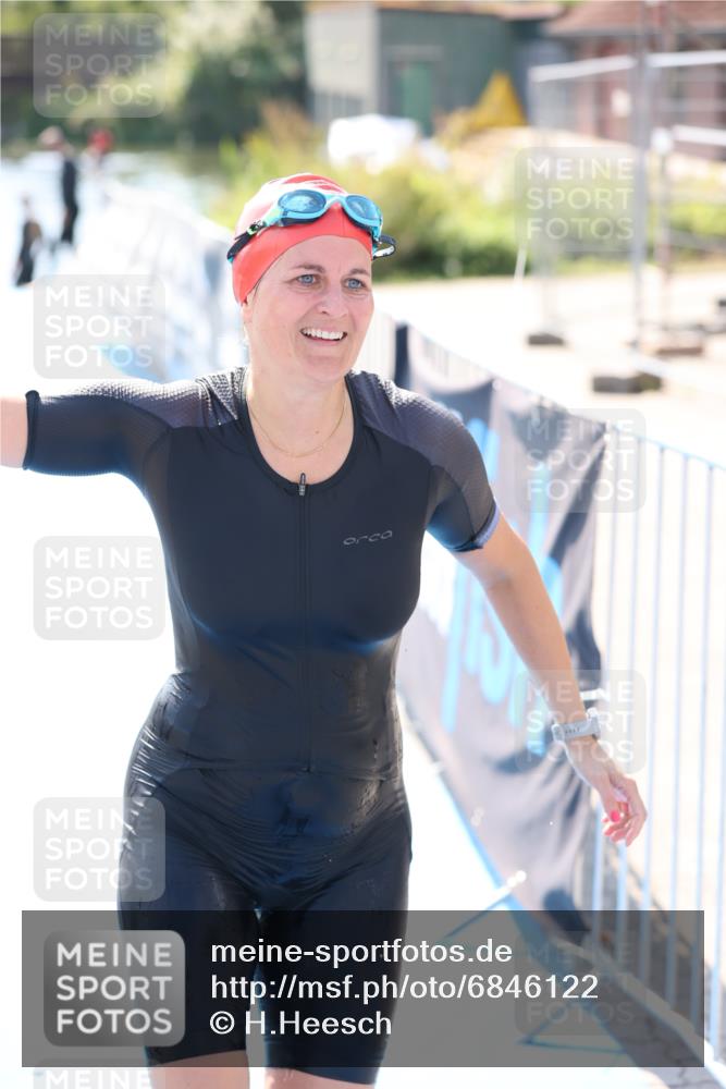 25.08.2024 - Elbe Triathlon Hamburg H.Heesch http://msf.ph/oto/6846122 25.08.2024 14:44:57 Schwimmen  meine-sportfotos.de