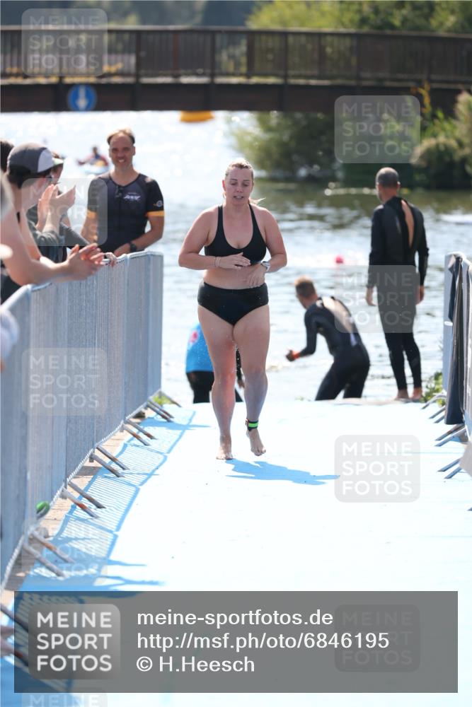 25.08.2024 - Elbe Triathlon Hamburg H.Heesch http://msf.ph/oto/6846195 25.08.2024 14:46:12 Schwimmen  meine-sportfotos.de