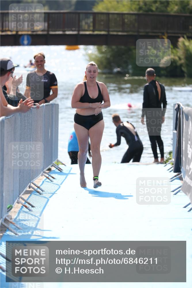 25.08.2024 - Elbe Triathlon Hamburg H.Heesch http://msf.ph/oto/6846211 25.08.2024 14:46:12 Schwimmen  meine-sportfotos.de