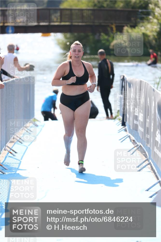 25.08.2024 - Elbe Triathlon Hamburg H.Heesch http://msf.ph/oto/6846224 25.08.2024 14:46:14 Schwimmen  meine-sportfotos.de