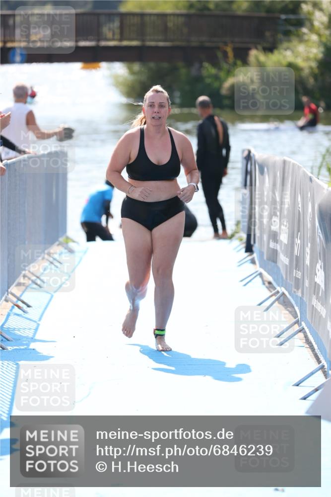25.08.2024 - Elbe Triathlon Hamburg H.Heesch http://msf.ph/oto/6846239 25.08.2024 14:46:14 Schwimmen  meine-sportfotos.de