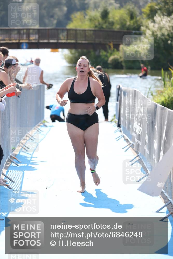 25.08.2024 - Elbe Triathlon Hamburg H.Heesch http://msf.ph/oto/6846249 25.08.2024 14:46:16 Schwimmen  meine-sportfotos.de