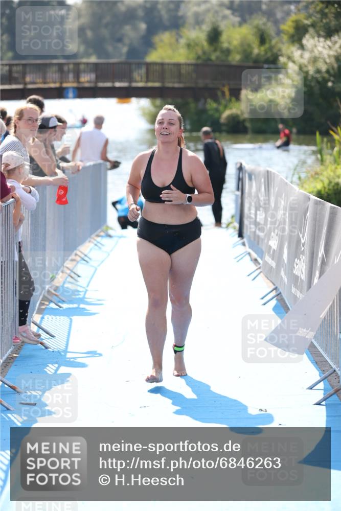 25.08.2024 - Elbe Triathlon Hamburg H.Heesch http://msf.ph/oto/6846263 25.08.2024 14:46:16 Schwimmen  meine-sportfotos.de