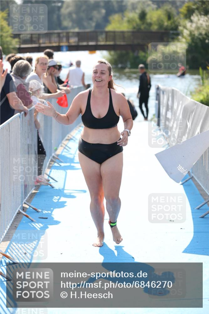 25.08.2024 - Elbe Triathlon Hamburg H.Heesch http://msf.ph/oto/6846270 25.08.2024 14:46:17 Schwimmen  meine-sportfotos.de