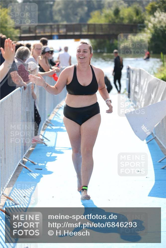 25.08.2024 - Elbe Triathlon Hamburg H.Heesch http://msf.ph/oto/6846293 25.08.2024 14:46:17 Schwimmen  meine-sportfotos.de