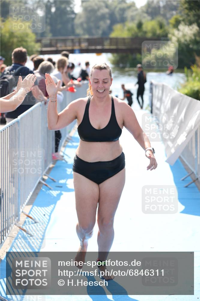 25.08.2024 - Elbe Triathlon Hamburg H.Heesch http://msf.ph/oto/6846311 25.08.2024 14:46:18 Schwimmen  meine-sportfotos.de