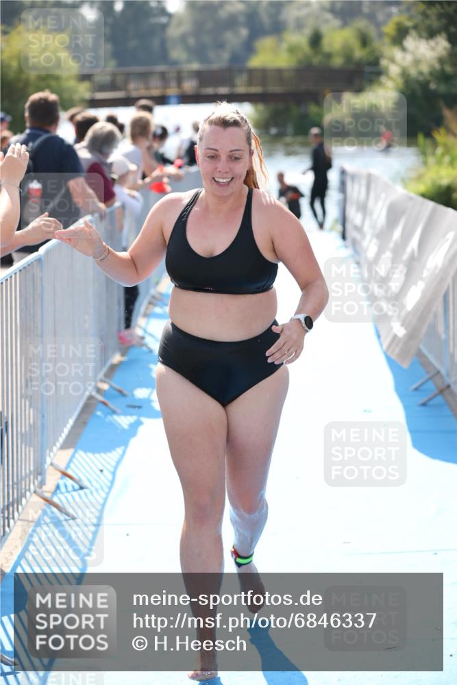 25.08.2024 - Elbe Triathlon Hamburg H.Heesch http://msf.ph/oto/6846337 25.08.2024 14:46:18 Schwimmen  meine-sportfotos.de