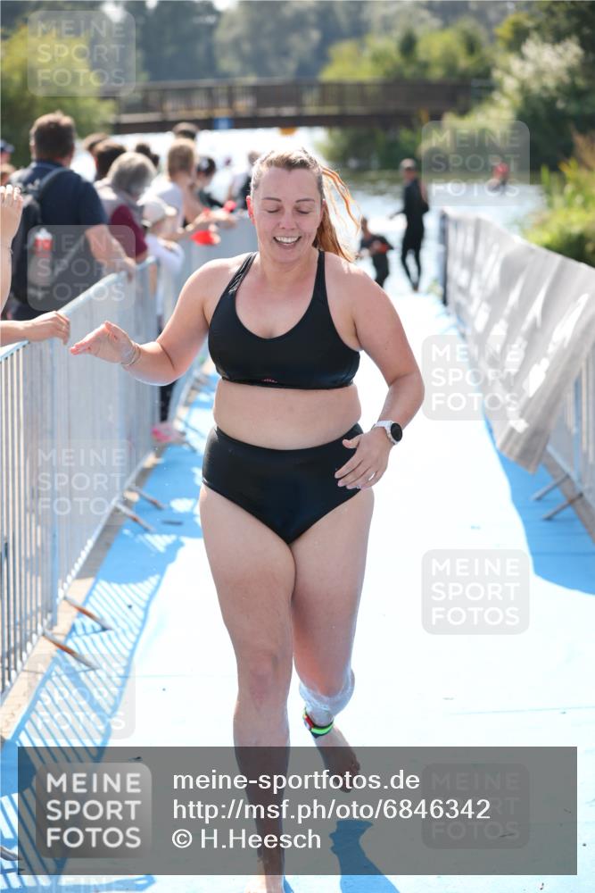 25.08.2024 - Elbe Triathlon Hamburg H.Heesch http://msf.ph/oto/6846342 25.08.2024 14:46:18 Schwimmen  meine-sportfotos.de