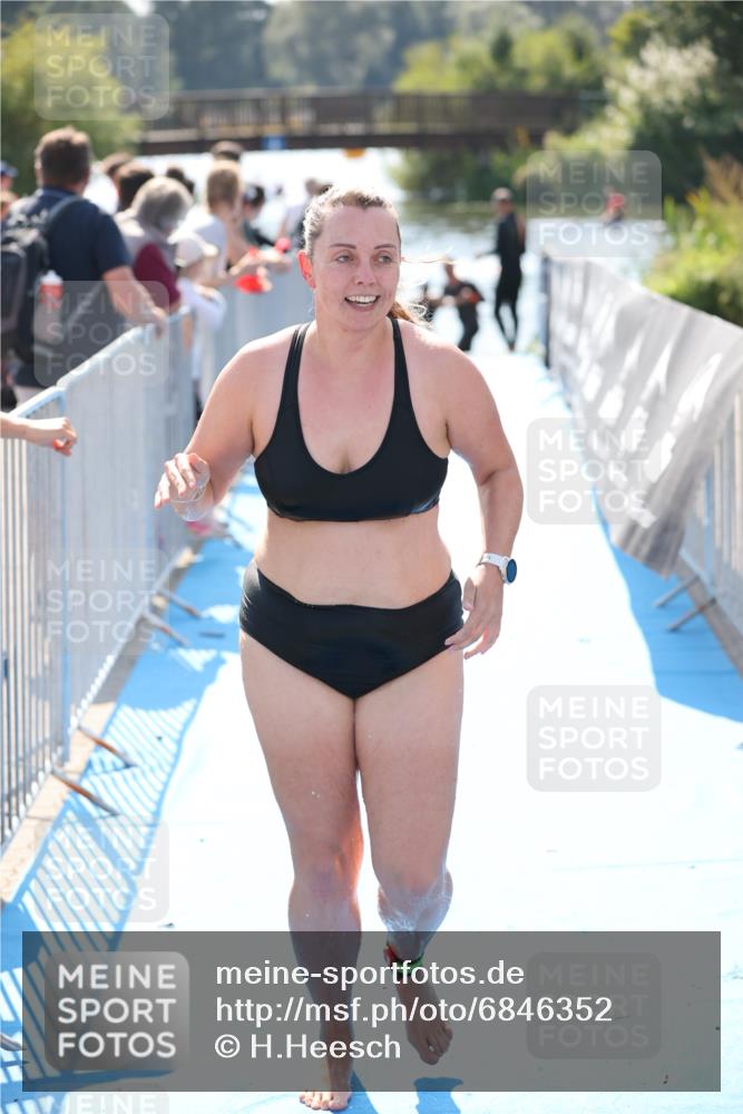 25.08.2024 - Elbe Triathlon Hamburg H.Heesch http://msf.ph/oto/6846352 25.08.2024 14:46:18 Schwimmen  meine-sportfotos.de
