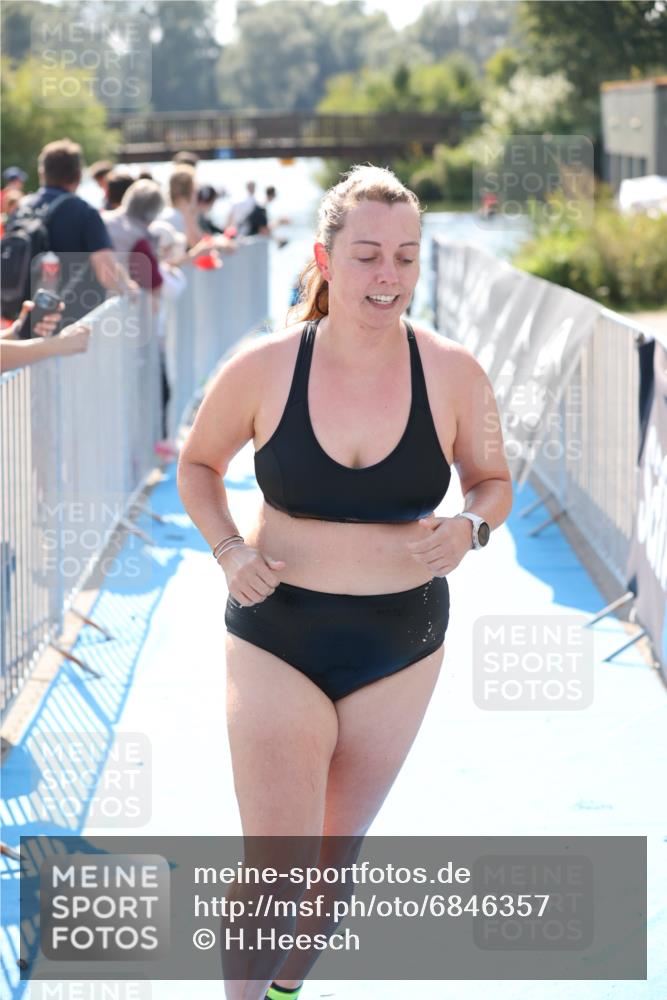 25.08.2024 - Elbe Triathlon Hamburg H.Heesch http://msf.ph/oto/6846357 25.08.2024 14:46:19 Schwimmen  meine-sportfotos.de