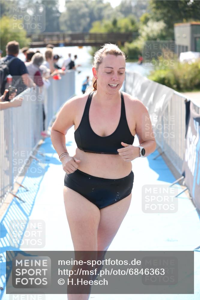 25.08.2024 - Elbe Triathlon Hamburg H.Heesch http://msf.ph/oto/6846363 25.08.2024 14:46:19 Schwimmen  meine-sportfotos.de