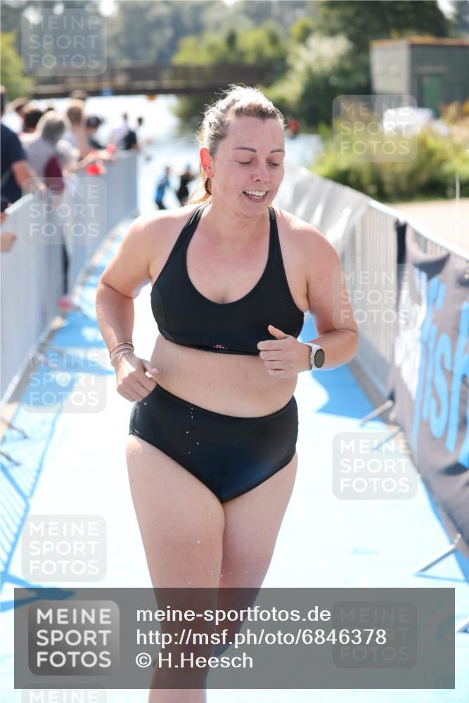 25.08.2024 - Elbe Triathlon Hamburg H.Heesch http://msf.ph/oto/6846378 25.08.2024 14:46:19 Schwimmen  meine-sportfotos.de