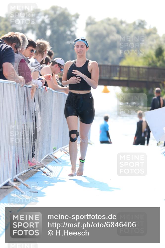 25.08.2024 - Elbe Triathlon Hamburg H.Heesch http://msf.ph/oto/6846406 25.08.2024 14:46:28 Schwimmen  meine-sportfotos.de
