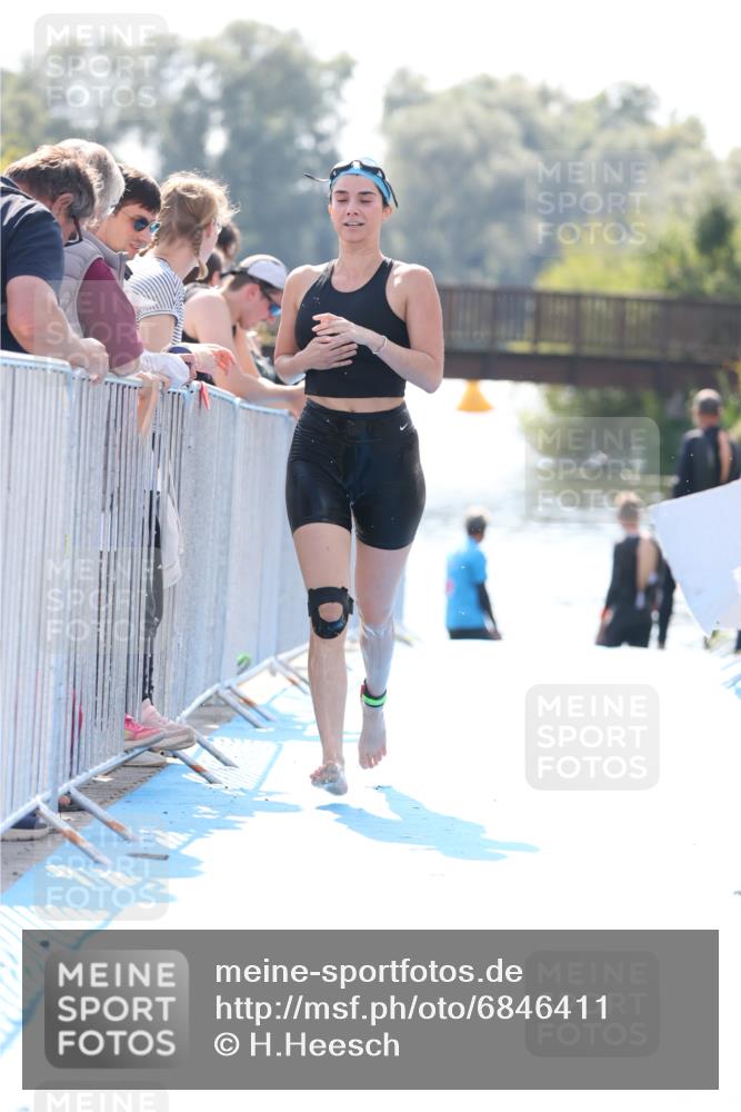 25.08.2024 - Elbe Triathlon Hamburg H.Heesch http://msf.ph/oto/6846411 25.08.2024 14:46:28 Schwimmen  meine-sportfotos.de