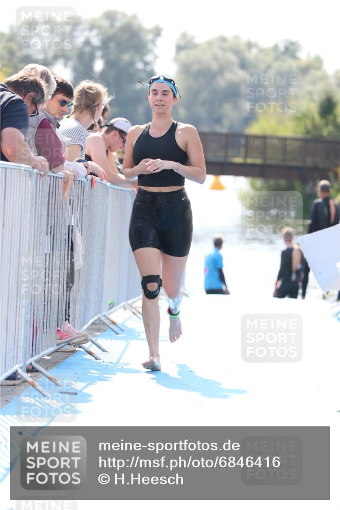 25.08.2024 - Elbe Triathlon Hamburg H.Heesch http://msf.ph/oto/6846416 25.08.2024 14:46:28 Schwimmen  meine-sportfotos.de