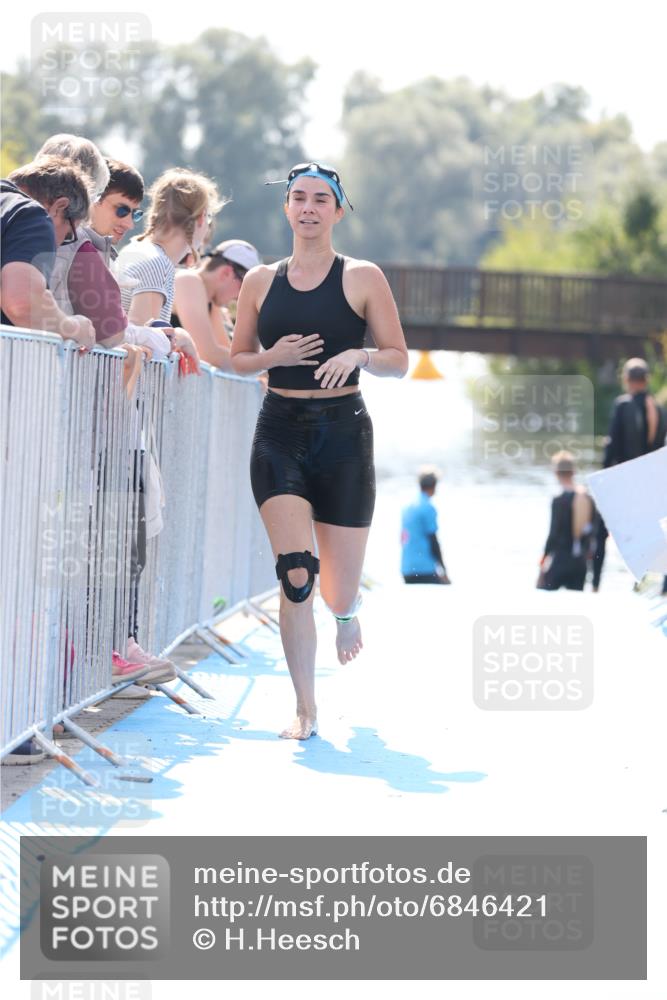 25.08.2024 - Elbe Triathlon Hamburg H.Heesch http://msf.ph/oto/6846421 25.08.2024 14:46:28 Schwimmen  meine-sportfotos.de