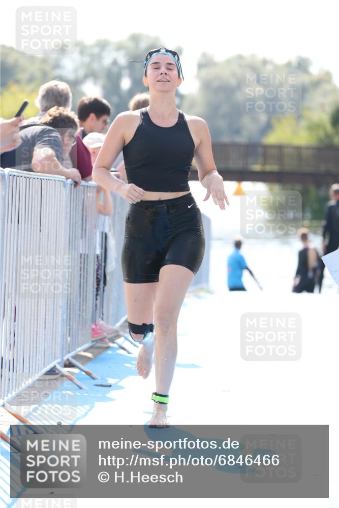 25.08.2024 - Elbe Triathlon Hamburg H.Heesch http://msf.ph/oto/6846466 25.08.2024 14:46:29 Schwimmen  meine-sportfotos.de