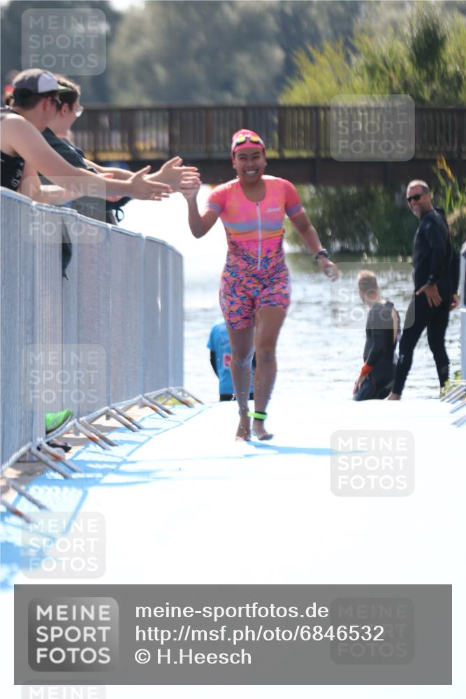 25.08.2024 - Elbe Triathlon Hamburg H.Heesch http://msf.ph/oto/6846532 25.08.2024 14:46:52 Schwimmen  meine-sportfotos.de