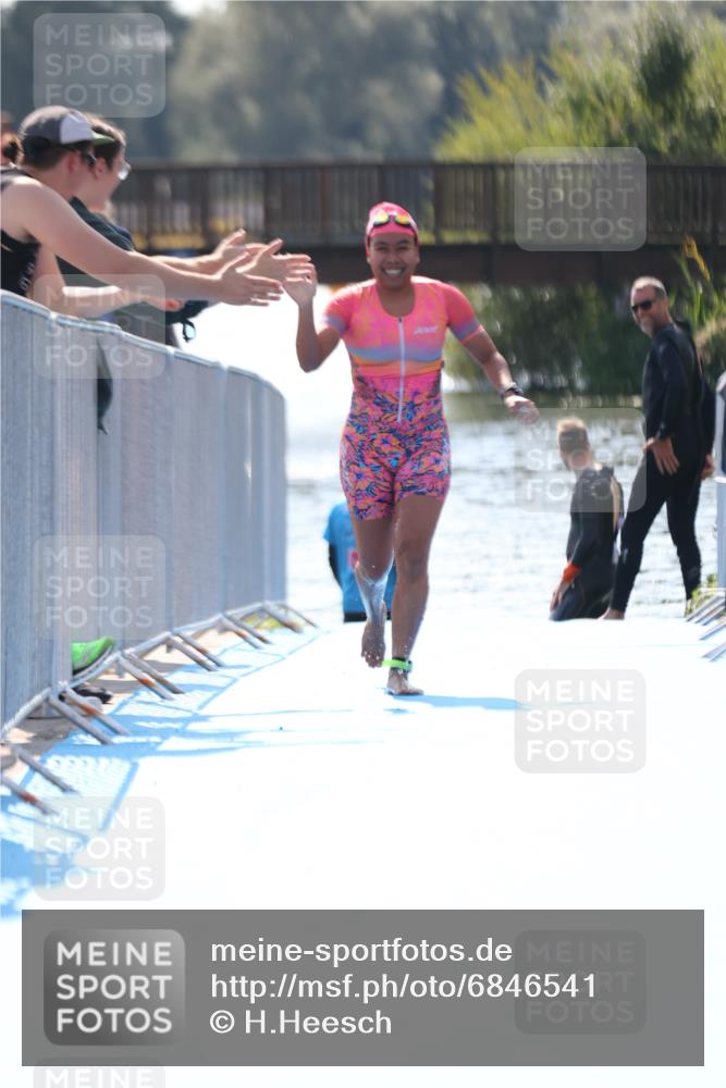 25.08.2024 - Elbe Triathlon Hamburg H.Heesch http://msf.ph/oto/6846541 25.08.2024 14:46:52 Schwimmen  meine-sportfotos.de