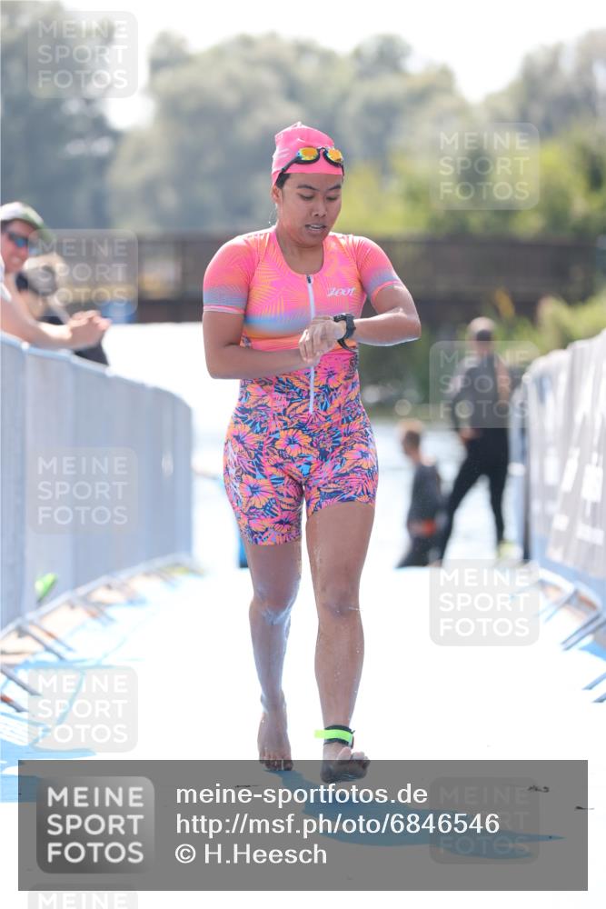 25.08.2024 - Elbe Triathlon Hamburg H.Heesch http://msf.ph/oto/6846546 25.08.2024 14:46:55 Schwimmen  meine-sportfotos.de
