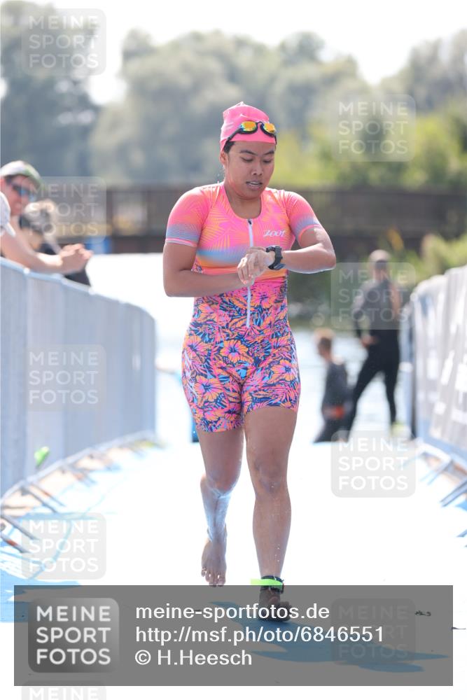 25.08.2024 - Elbe Triathlon Hamburg H.Heesch http://msf.ph/oto/6846551 25.08.2024 14:46:55 Schwimmen  meine-sportfotos.de