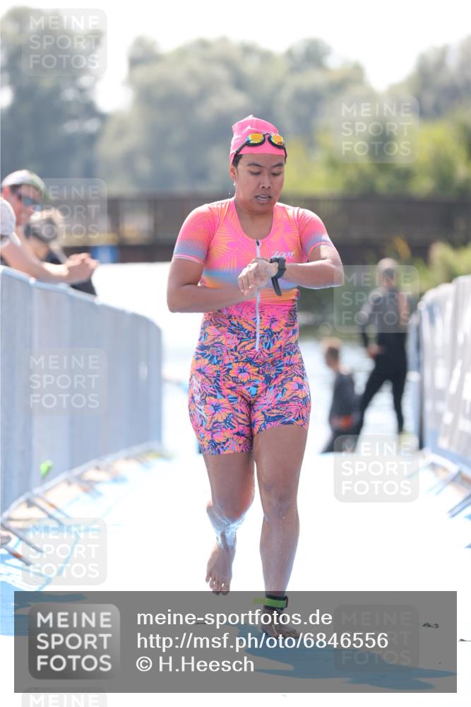 25.08.2024 - Elbe Triathlon Hamburg H.Heesch http://msf.ph/oto/6846556 25.08.2024 14:46:55 Schwimmen  meine-sportfotos.de