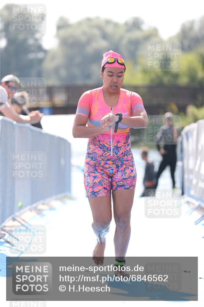 25.08.2024 - Elbe Triathlon Hamburg H.Heesch http://msf.ph/oto/6846562 25.08.2024 14:46:56 Schwimmen  meine-sportfotos.de