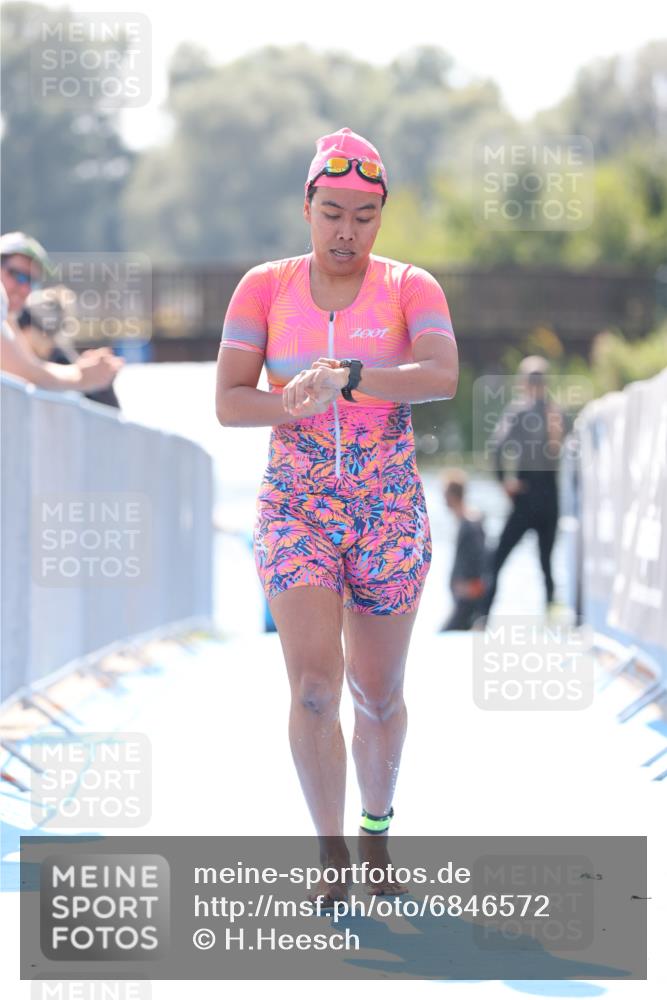 25.08.2024 - Elbe Triathlon Hamburg H.Heesch http://msf.ph/oto/6846572 25.08.2024 14:46:56 Schwimmen  meine-sportfotos.de