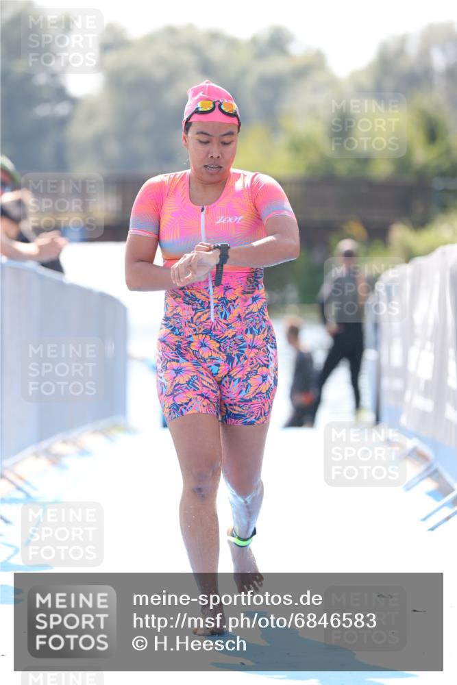 25.08.2024 - Elbe Triathlon Hamburg H.Heesch http://msf.ph/oto/6846583 25.08.2024 14:46:56 Schwimmen  meine-sportfotos.de