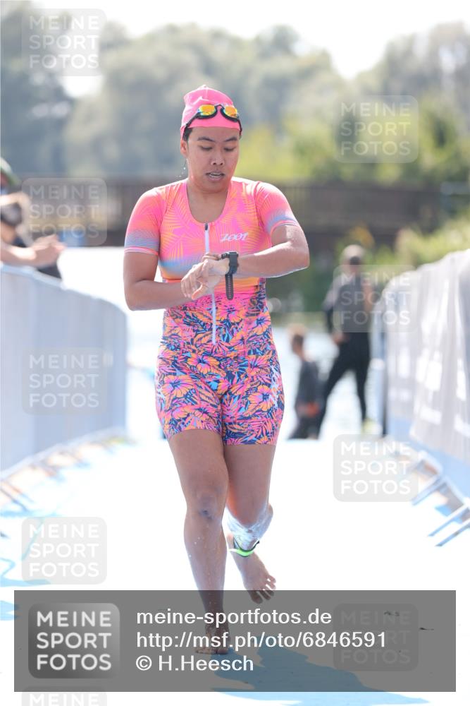 25.08.2024 - Elbe Triathlon Hamburg H.Heesch http://msf.ph/oto/6846591 25.08.2024 14:46:56 Schwimmen  meine-sportfotos.de