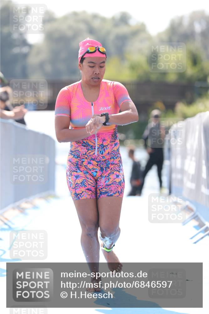 25.08.2024 - Elbe Triathlon Hamburg H.Heesch http://msf.ph/oto/6846597 25.08.2024 14:46:56 Schwimmen  meine-sportfotos.de
