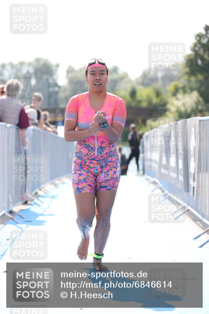 25.08.2024 - Elbe Triathlon Hamburg H.Heesch http://msf.ph/oto/6846614 25.08.2024 14:46:57 Schwimmen  meine-sportfotos.de