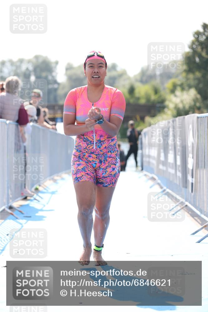 25.08.2024 - Elbe Triathlon Hamburg H.Heesch http://msf.ph/oto/6846621 25.08.2024 14:46:57 Schwimmen  meine-sportfotos.de