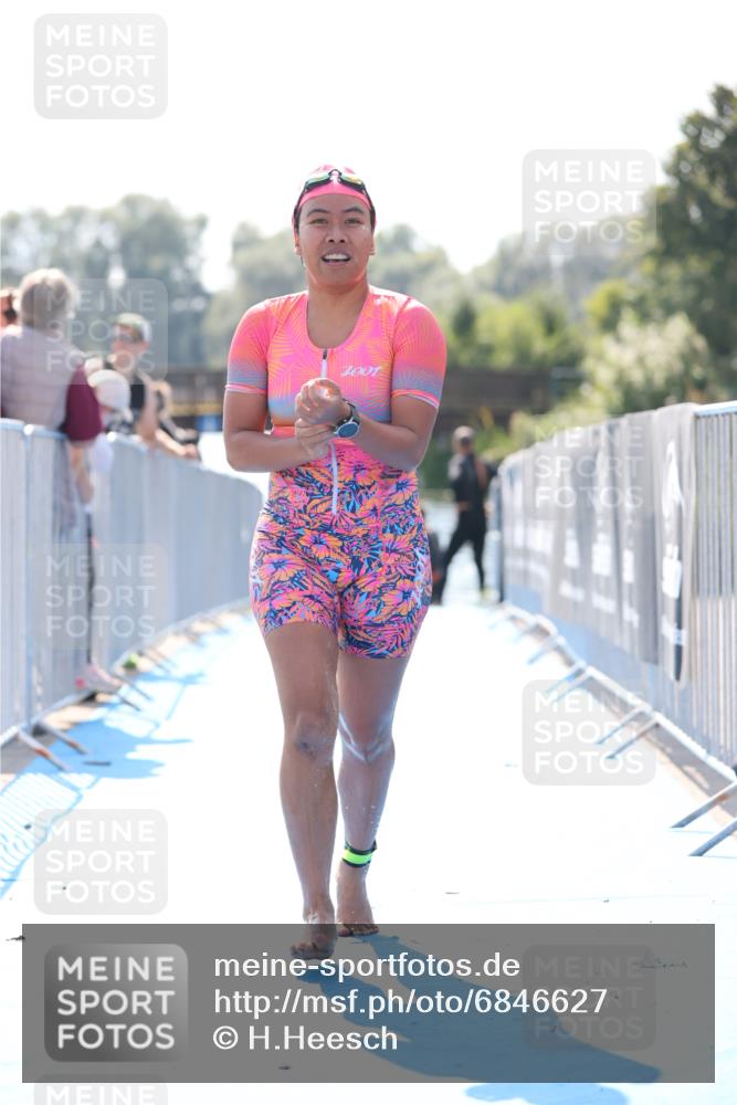25.08.2024 - Elbe Triathlon Hamburg H.Heesch http://msf.ph/oto/6846627 25.08.2024 14:46:57 Schwimmen  meine-sportfotos.de