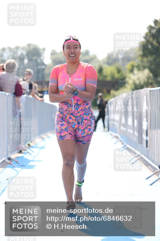25.08.2024 - Elbe Triathlon Hamburg H.Heesch http://msf.ph/oto/6846632 25.08.2024 14:46:57 Schwimmen  meine-sportfotos.de