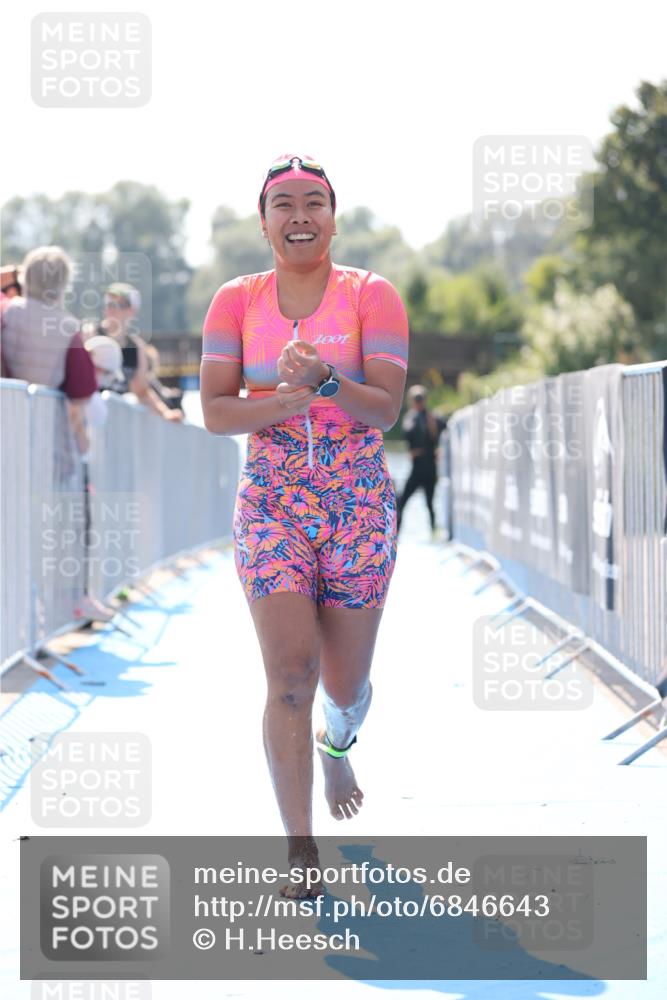 25.08.2024 - Elbe Triathlon Hamburg H.Heesch http://msf.ph/oto/6846643 25.08.2024 14:46:57 Schwimmen  meine-sportfotos.de