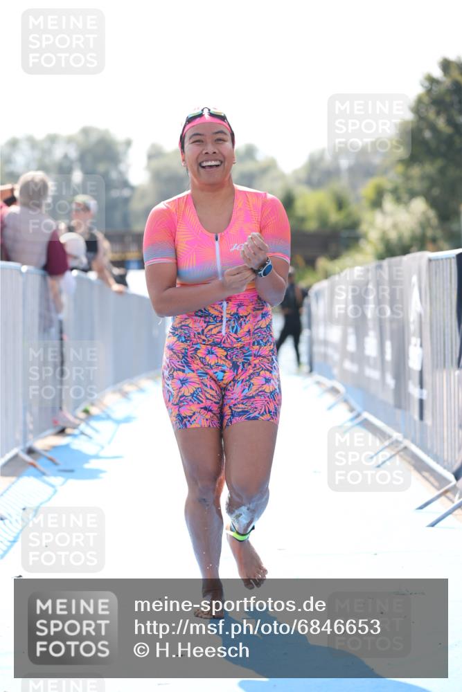 25.08.2024 - Elbe Triathlon Hamburg H.Heesch http://msf.ph/oto/6846653 25.08.2024 14:46:57 Schwimmen  meine-sportfotos.de