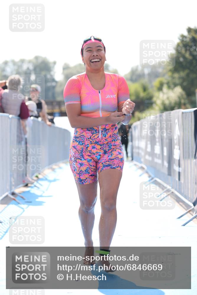 25.08.2024 - Elbe Triathlon Hamburg H.Heesch http://msf.ph/oto/6846669 25.08.2024 14:46:57 Schwimmen  meine-sportfotos.de