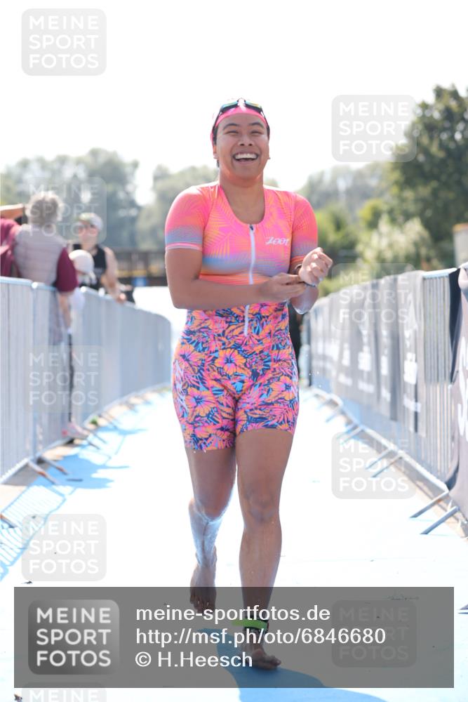 25.08.2024 - Elbe Triathlon Hamburg H.Heesch http://msf.ph/oto/6846680 25.08.2024 14:46:57 Schwimmen  meine-sportfotos.de