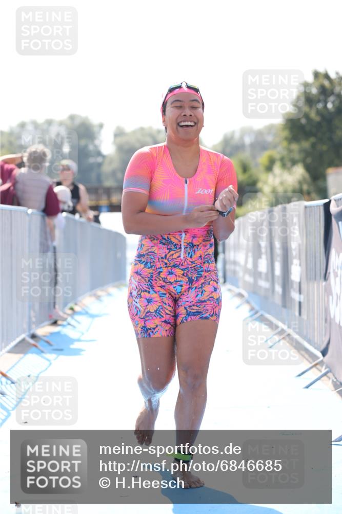 25.08.2024 - Elbe Triathlon Hamburg H.Heesch http://msf.ph/oto/6846685 25.08.2024 14:46:57 Schwimmen  meine-sportfotos.de