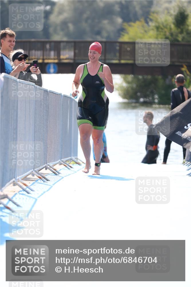 25.08.2024 - Elbe Triathlon Hamburg H.Heesch http://msf.ph/oto/6846704 25.08.2024 14:47:36 Schwimmen  meine-sportfotos.de