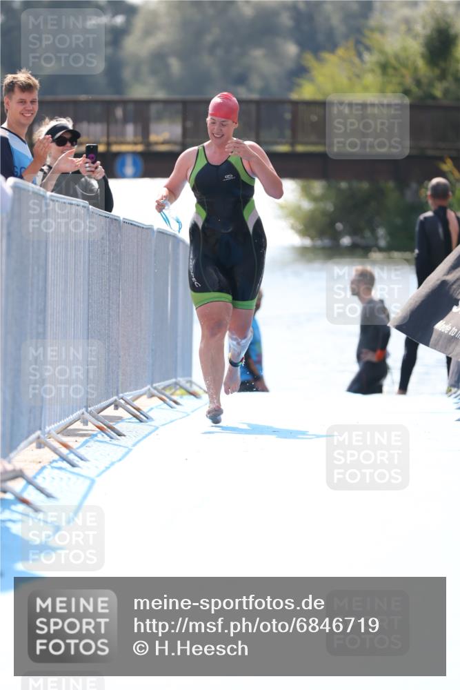 25.08.2024 - Elbe Triathlon Hamburg H.Heesch http://msf.ph/oto/6846719 25.08.2024 14:47:36 Schwimmen  meine-sportfotos.de