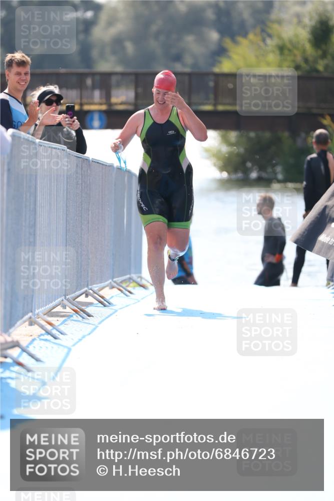 25.08.2024 - Elbe Triathlon Hamburg H.Heesch http://msf.ph/oto/6846723 25.08.2024 14:47:36 Schwimmen  meine-sportfotos.de
