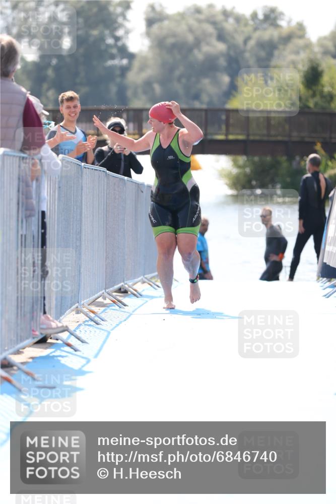 25.08.2024 - Elbe Triathlon Hamburg H.Heesch http://msf.ph/oto/6846740 25.08.2024 14:47:36 Schwimmen  meine-sportfotos.de